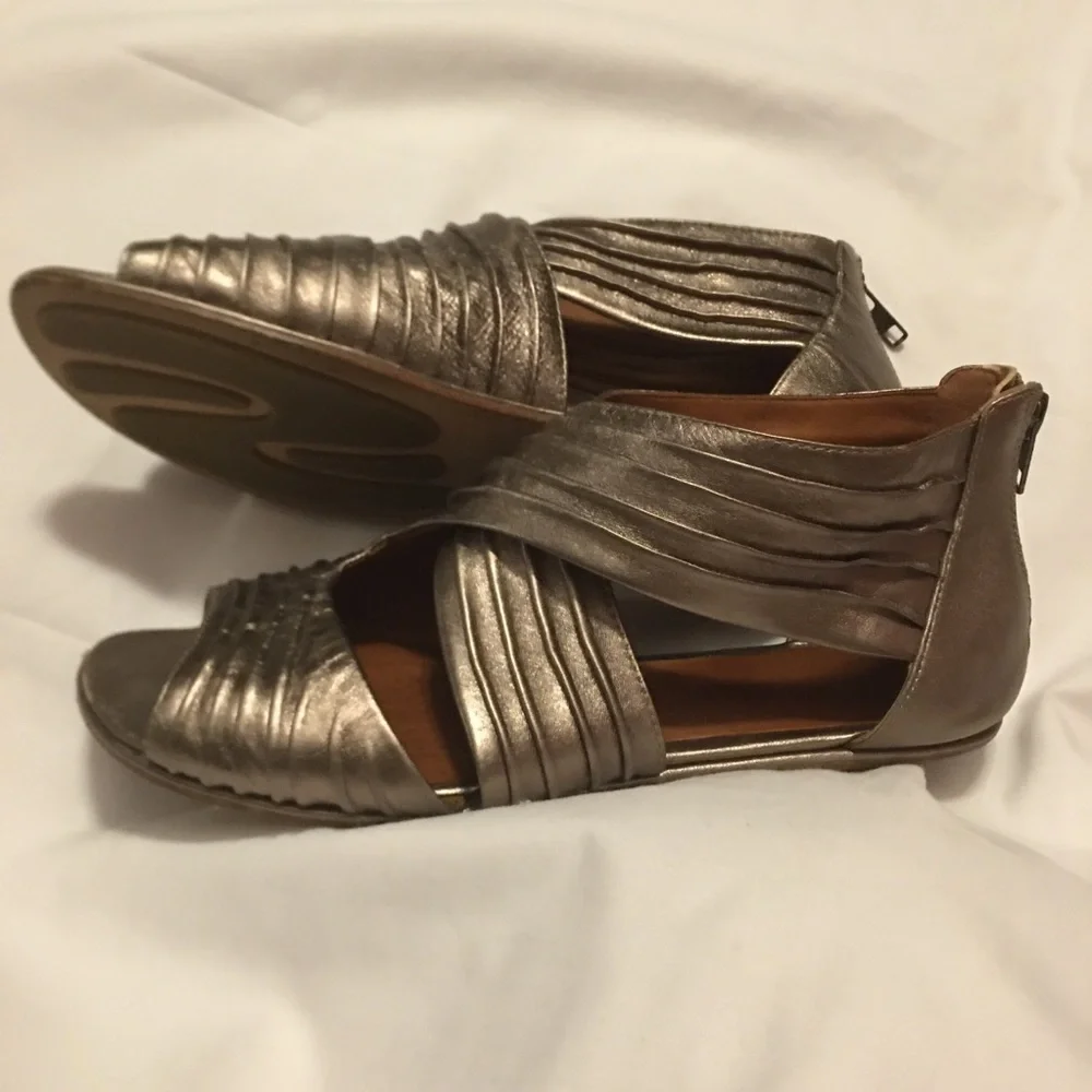 Gentle Souls Metallic Leather Sandals Day Break - Picture 1 of 6